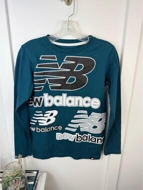 Boys New Balance Top Size 14/16